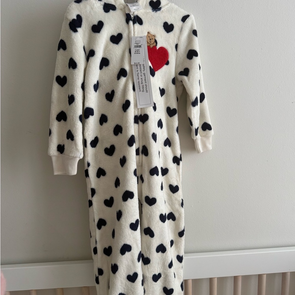 GAP Kids Pajamas with Black Heart Print